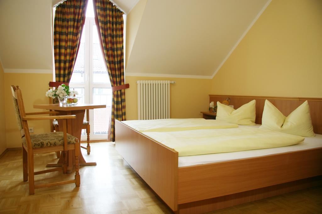 Hotel-Gasthof Eberherr Forstinning Номер фото