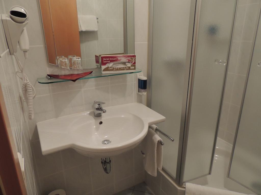 Hotel-Gasthof Eberherr Forstinning Номер фото